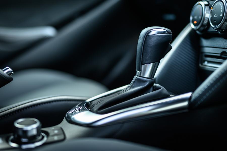 Детали интерьера Mazda2 2019 года  (JP) (фото 18 из 20)